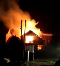 STRAŠNA TRAGEDIJA :  Žena se zapalila u kući punoj mačaka zbog naloga za iseljenje (VIDEO)